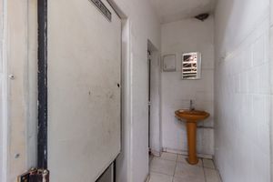 Image 13 - 884313