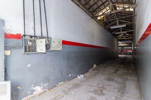 Image 18 - 884313