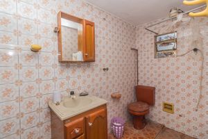 Image 15 - 884315