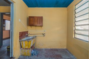 Image 16 - 884315