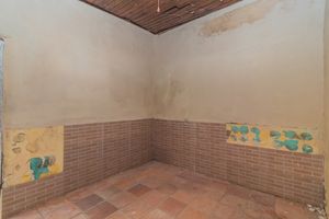 Image 33 - 884315