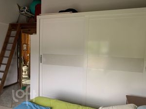 Image 12 - 884316