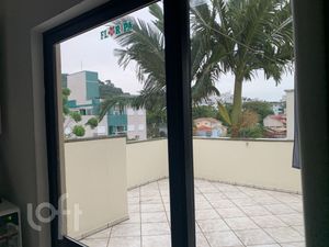 Image 10 - 884316