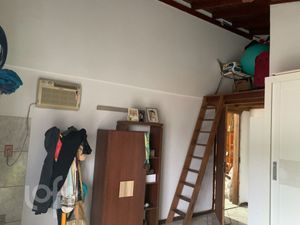 Image 15 - 884316
