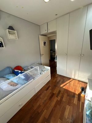 Image 19 - 884317