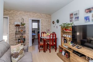 Image 3 - 884318