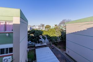 Image 4 - 884318