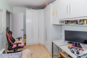 Image 7 - 884318