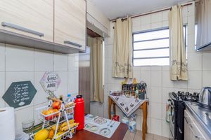 Image 17 - 884318
