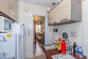 Image 19 - 884318