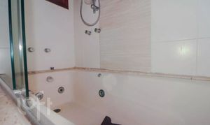 Image 9 - 884333
