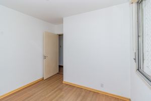 Image 9 - 884334