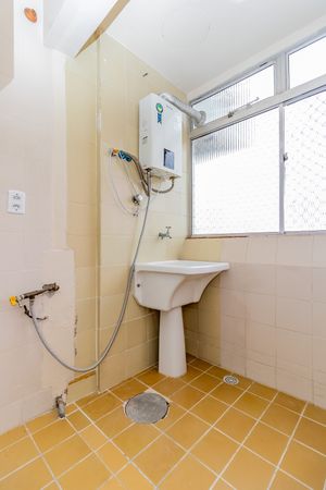Image 19 - 884334