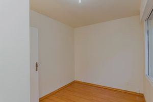 Image 8 - 884339