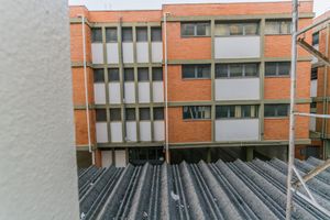 Image 10 - 884339
