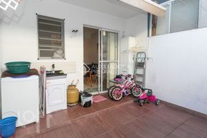 Image 11 - 884340