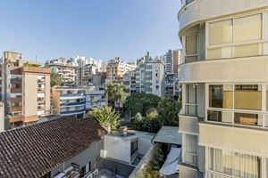 Image 4 - 884341