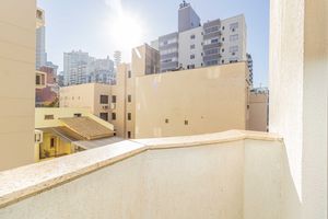 Image 15 - 884341