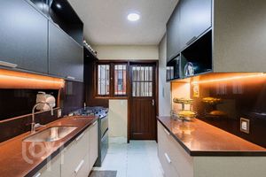 Image 4 - 884346