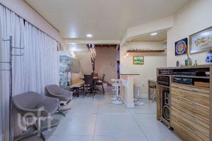 Image 6 - 884346
