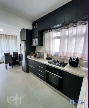 Image 13 - 884352