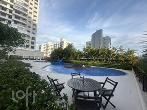 Image 5 - 884354