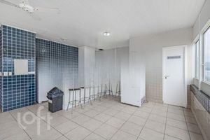 Image 21 - 884355