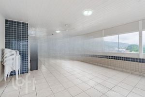 Image 20 - 884355