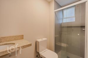 Image 11 - 884357