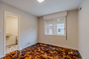 Image 10 - 884357