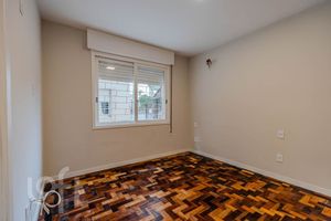 Image 8 - 884357
