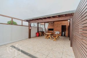 Image 22 - 884357