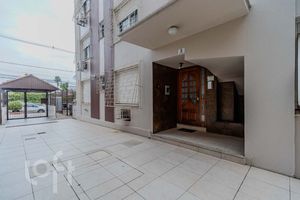 Image 18 - 884357