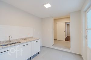 Image 4 - 884357