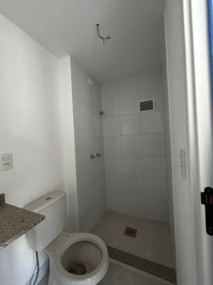 Image 7 - 884360