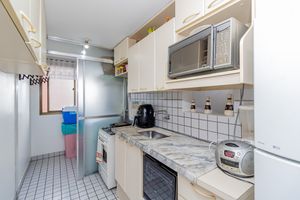 Image 18 - 884361