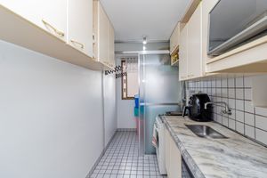 Image 19 - 884361
