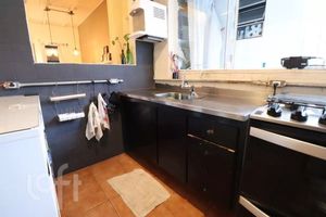 Image 8 - 884366