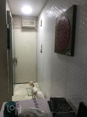 Image 4 - 884369