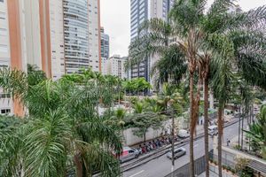 Image 17 - 884371