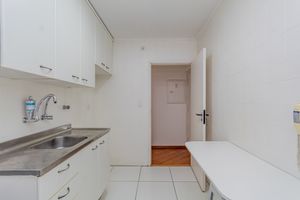 Image 18 - 884371