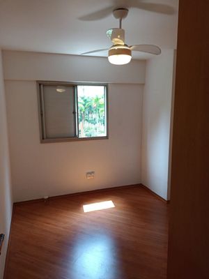 Image 6 - 884371