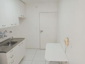 Image 4 - 884371