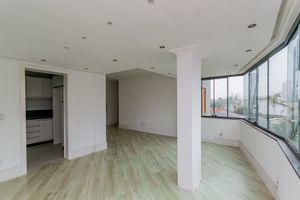 Image 2 - 884374