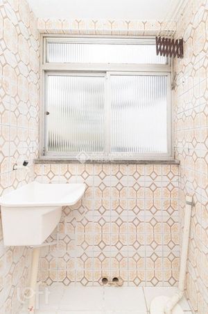 Image 8 - 884377