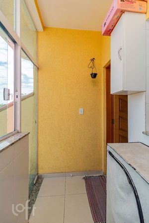Image 10 - 884378