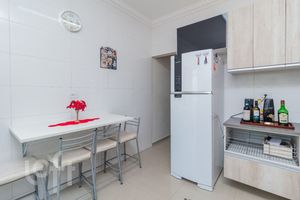 Image 7 - 884378