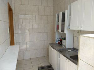 Image 2 - 884379