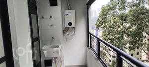 Image 1 - 884380