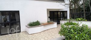 Image 6 - 884380